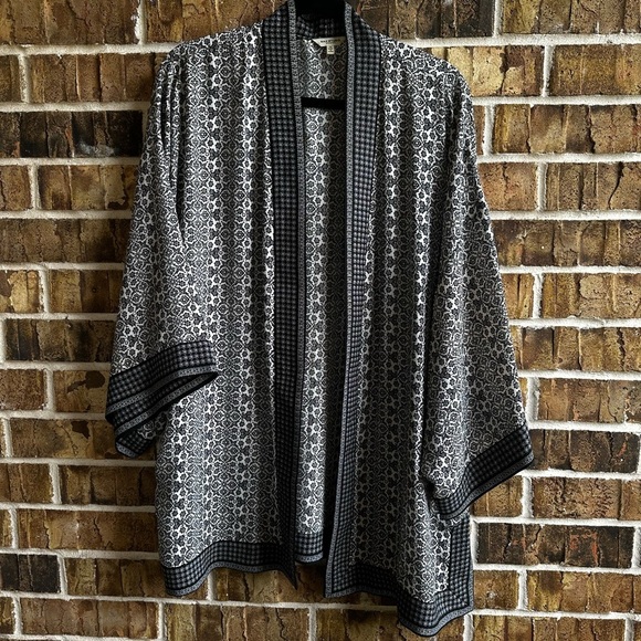 Max Studio Black and Gray Patterned Poncho - Picture 4 of 8